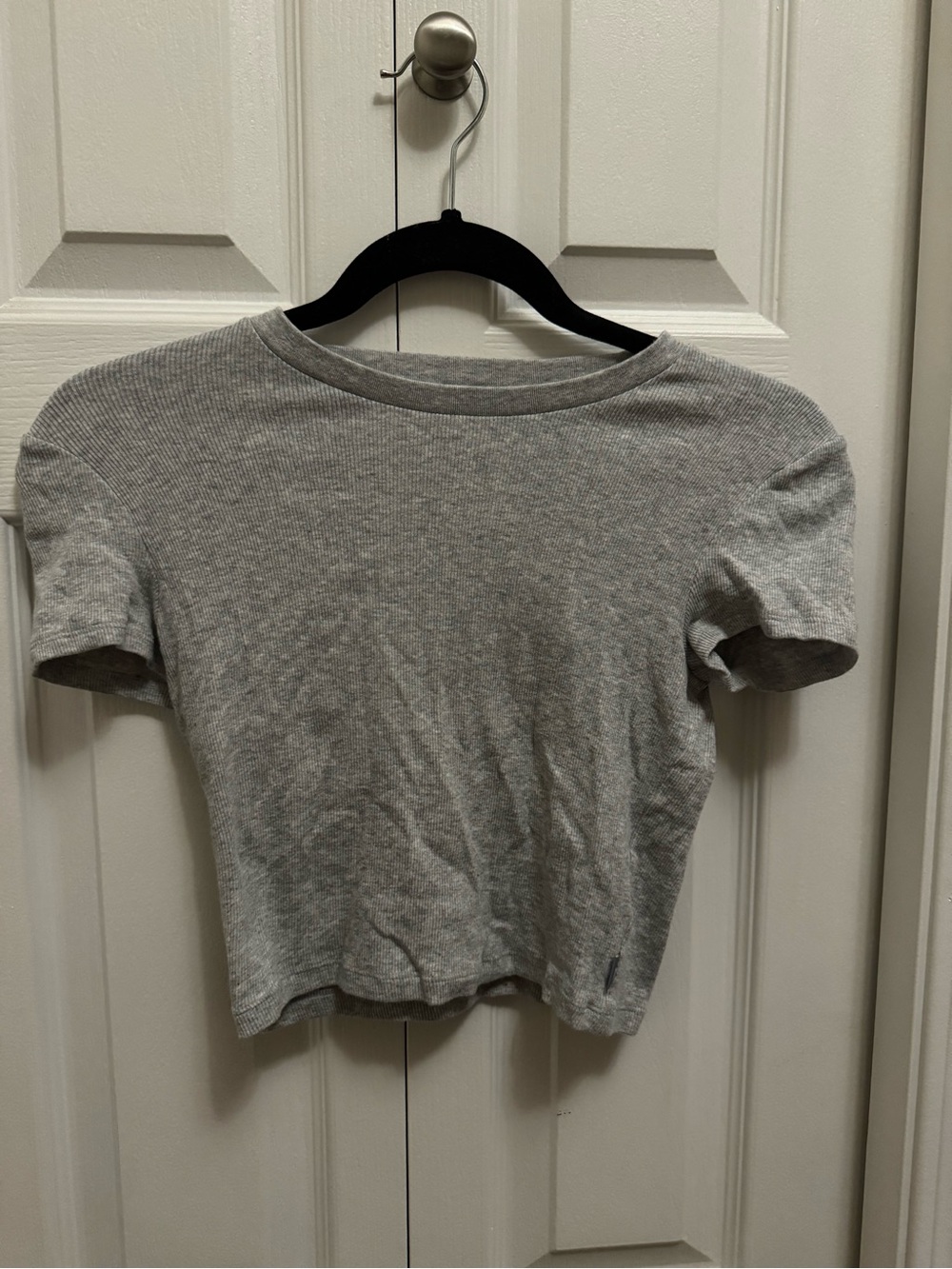 TNA Light Gray Ribbed Short Sleeve Crop Tee